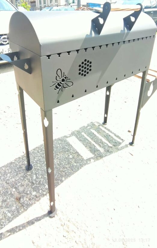 Grill with lid and 1 shelf_bites