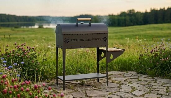 Grill with a lid and two shelves