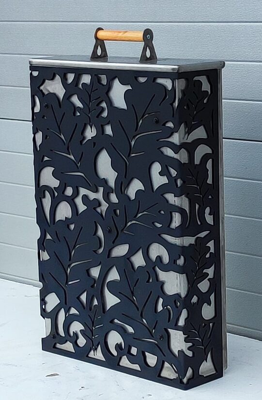 Бак из нержавеющей стали с декоративной сеткой