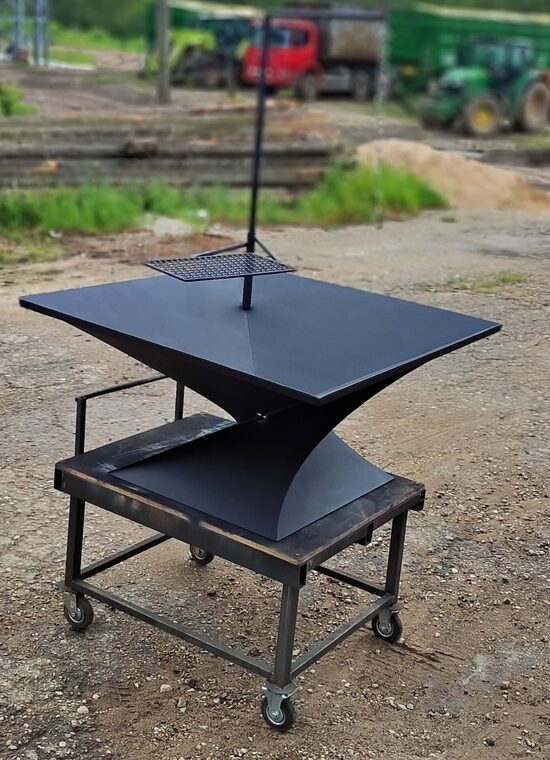 Fire pit with stand, grate, chain 1,2x1,2m