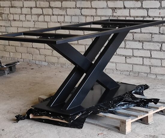 Metāla karkass galdam