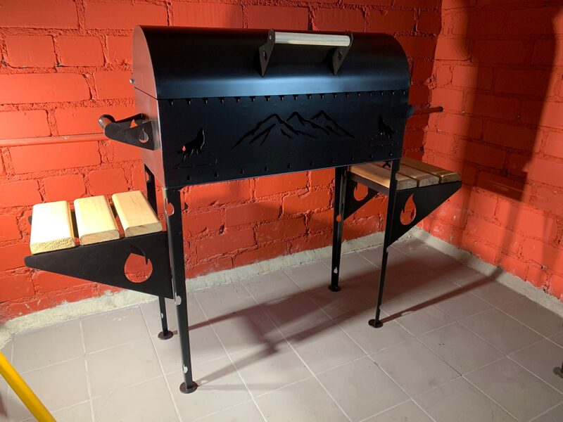 Grill with a lid and two shelves_individual design